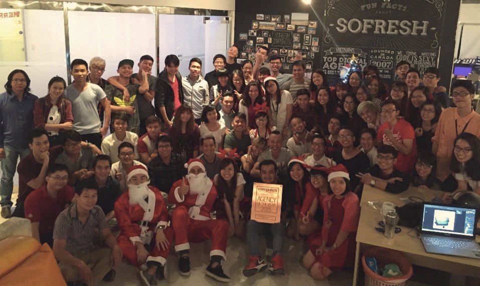 The whole Sofresh and Mirum company at Christmas with the 2015 Agency of the Year plaque